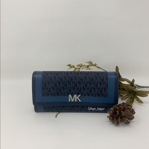 Michael Kors Montgomery Large Carryall Wallet